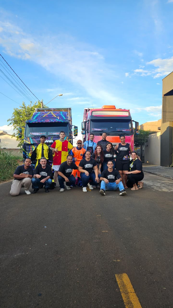 Equipe completa das carretas reunida para foto